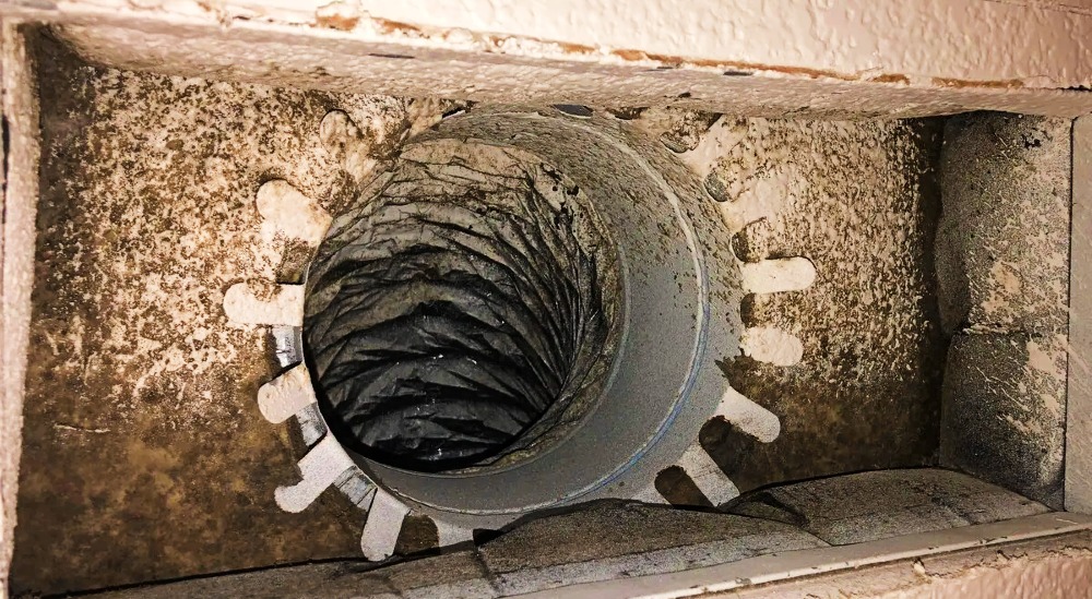 Does Your Ductwork Have Mold? 4 Ways to Tell